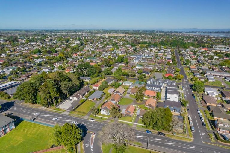 Photo of property in 341 Great South Road, Papakura, 2110