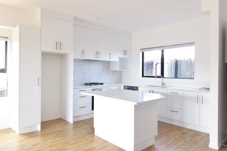 Photo of property in 11a Putiputi Way, Papakura, 2110