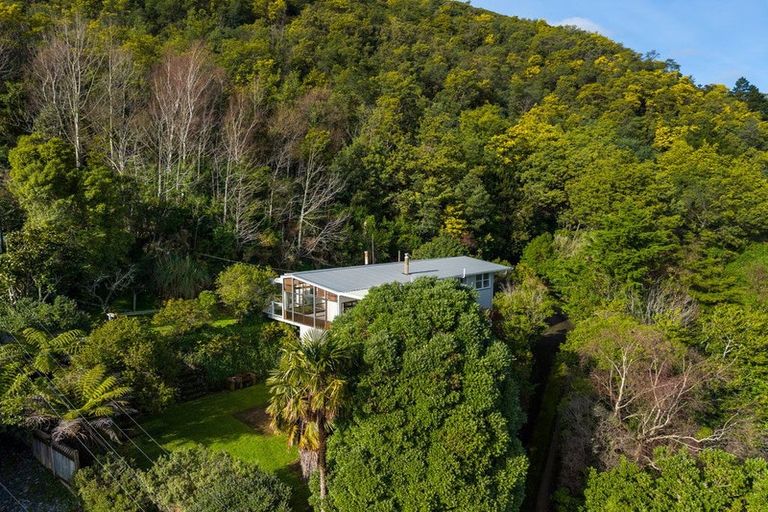 Photo of property in 126 Wellington Street, Picton, 7220