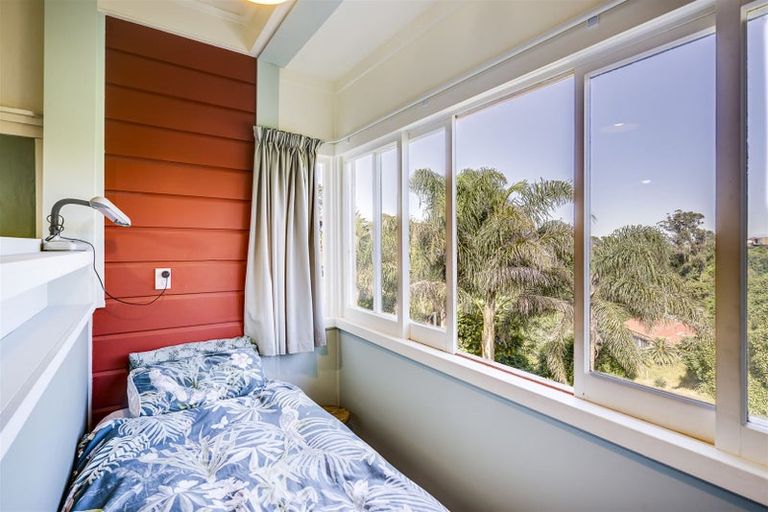 Photo of property in 1 Lawrence Road, Hospital Hill, Napier, 4110