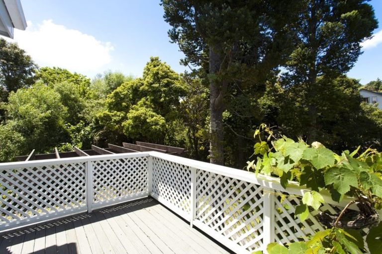 Photo of property in 39 Lyons Avenue, Murrays Bay, Auckland, 0630