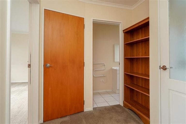 Photo of property in 1/1 Moana Avenue, Bayswater, Auckland, 0622