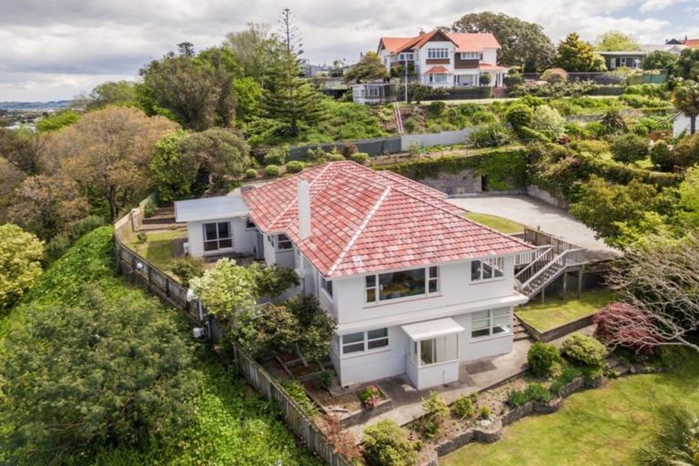 Photo of property in 5 Madeira Road, Bluff Hill, Napier, 4110