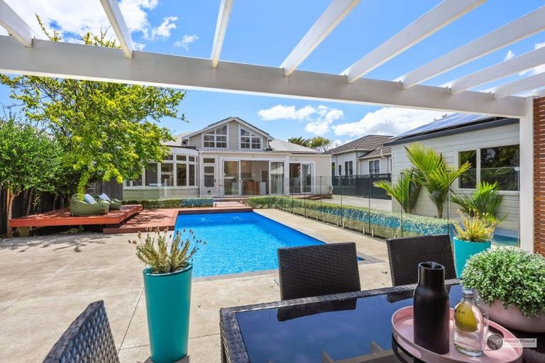 Photo of property in 4 Hautana Square, Woburn, Lower Hutt, 5010