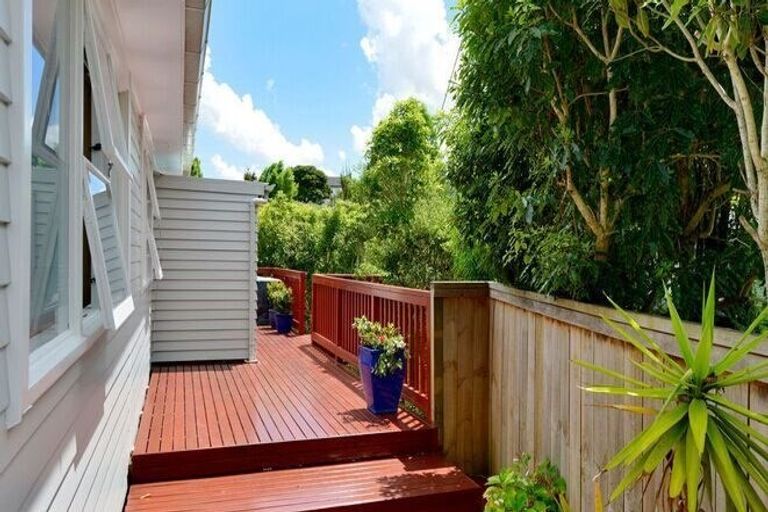 Photo of property in 50 Heathcote Road, Castor Bay, Auckland, 0620