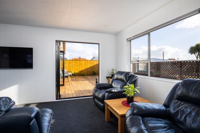 Photo of property in 1/7 Brierley Place, Marfell, New Plymouth, 4310