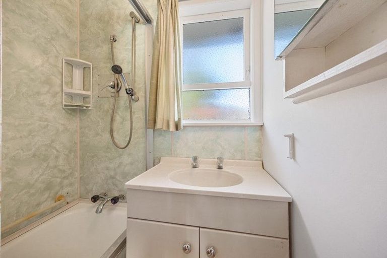 Photo of property in 84 Barrys Road, Glendene, Auckland, 0602