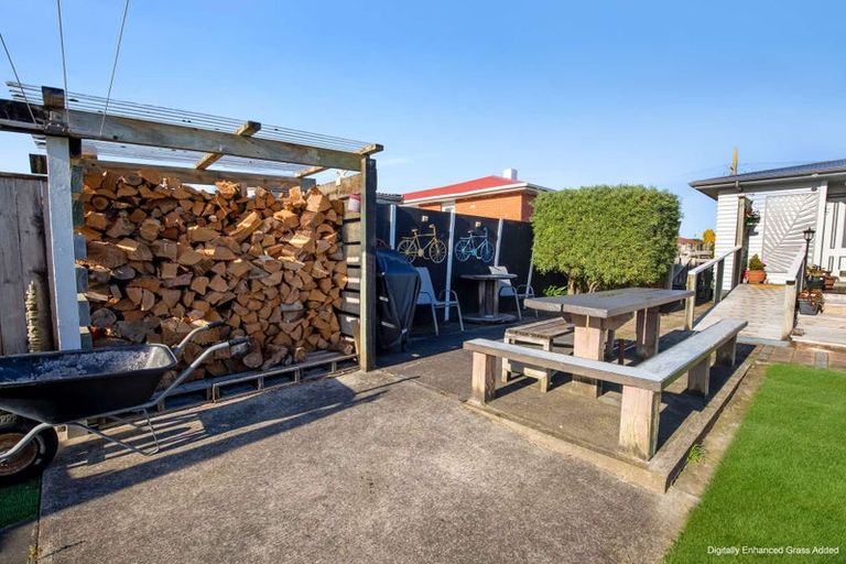 Photo of property in 6 Grenville Street, Levin, 5510