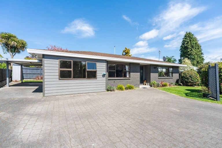 Photo of property in 2/7 Kathleen Place, Rainbow Point, Taupo, 3330