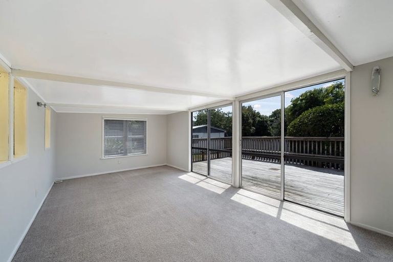 Photo of property in 16 Coniston Avenue, Te Atatu South, Auckland, 0610