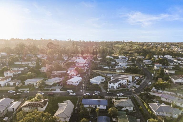 Photo of property in 22 Sarona Avenue, Glen Eden, Auckland, 0602