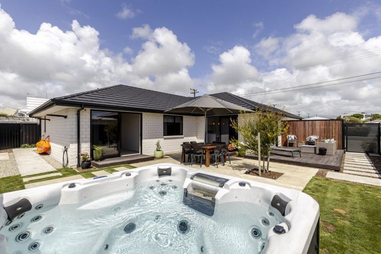 Photo of property in 247 Huatoki Street, Upper Vogeltown, New Plymouth, 4310