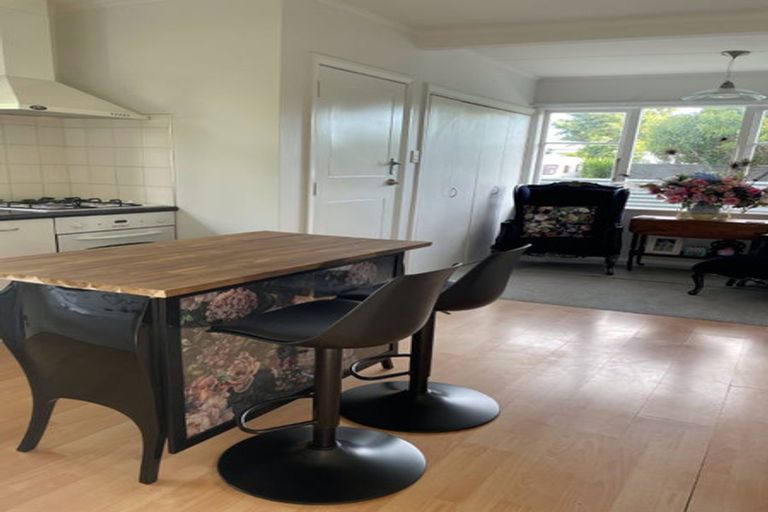 Photo of property in 9 Miles Place, Awapuni, Palmerston North, 4412