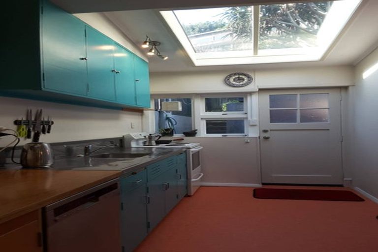 Photo of property in 236 The Esplanade, Island Bay, Wellington, 6023