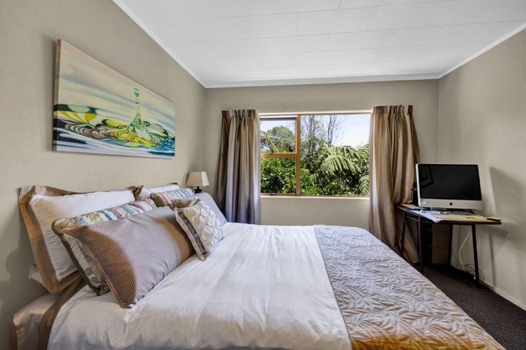 Photo of property in 14 Spencer Place, Merrilands, New Plymouth, 4312