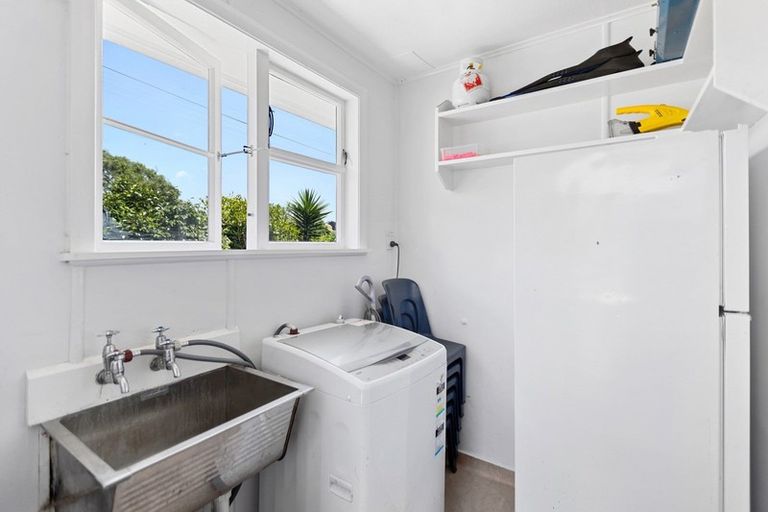 Photo of property in 9 Karaka Street, Merrilands, New Plymouth, 4312