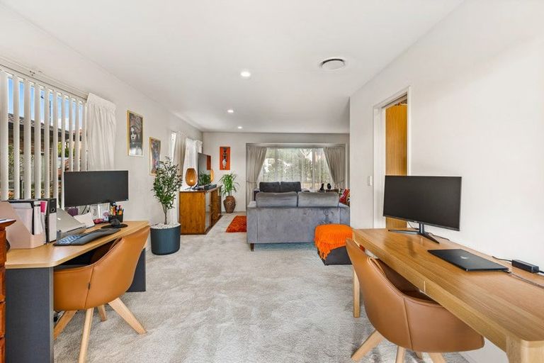 Photo of property in 8 Toledo Avenue, Henderson, Auckland, 0612