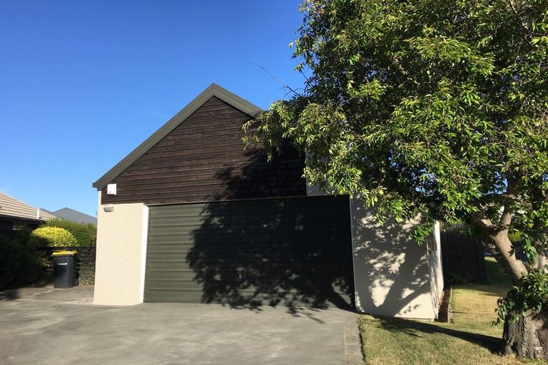 Photo of property in 21 Brockhall Lane, Avonhead, Christchurch, 8042
