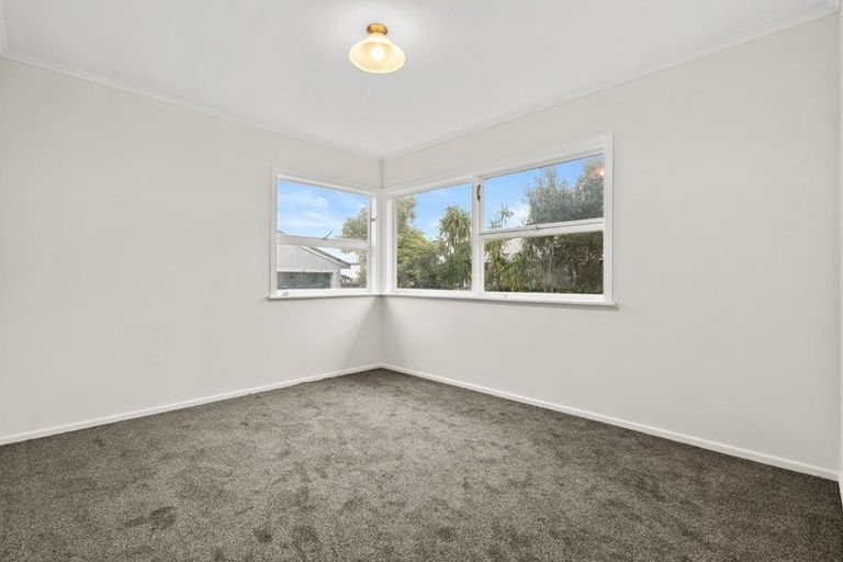 Photo of property in 19 Plumley Crescent, Mangere, Auckland, 2022