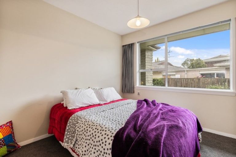 Photo of property in 21 Crofton Road, Harewood, Christchurch, 8051