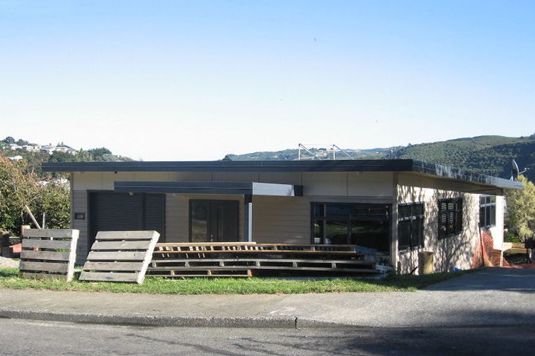 Photo of property in 20 Castle Crescent, Stokes Valley, Lower Hutt, 5019