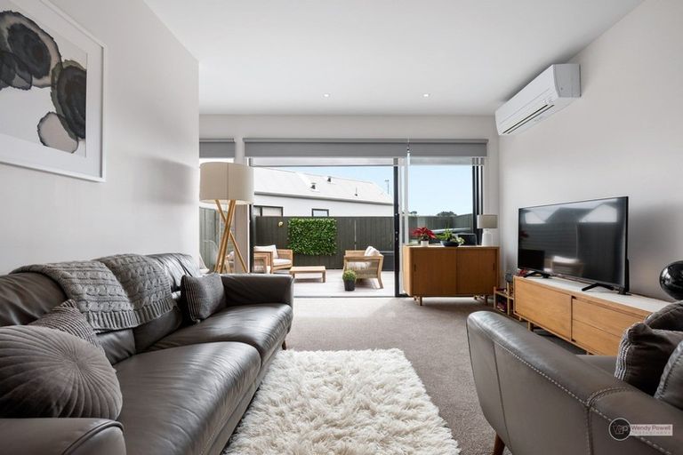 Photo of property in 15/6 Oswald Crescent, Paparangi, Wellington, 6037