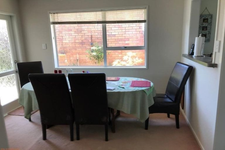 Photo of property in 2/102 Sandwich Road, St Andrews, Hamilton, 3200