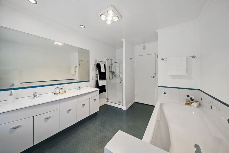 Photo of property in 5 Corrondella Grove, Belmont, Lower Hutt, 5010