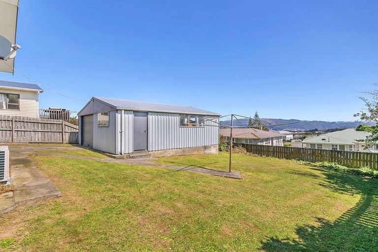 Photo of property in 71 Arahura Crescent, Waitangirua, Porirua, 5024