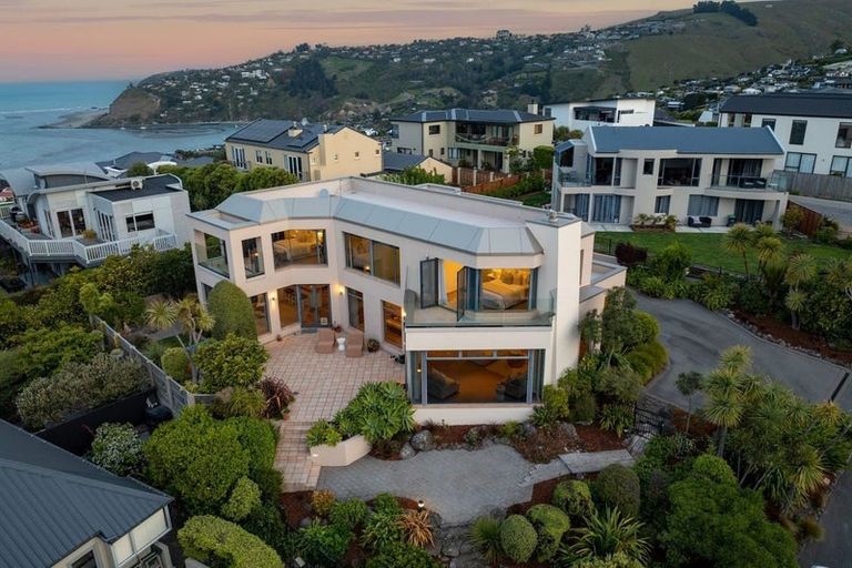 Photo of property in 6 Inverness Lane, Redcliffs, Christchurch, 8081