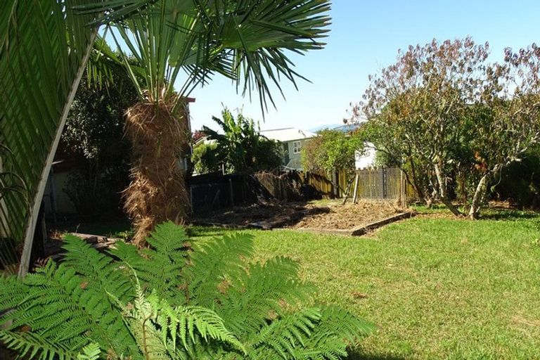 Photo of property in 18 Fairway Avenue, Red Beach, 0932