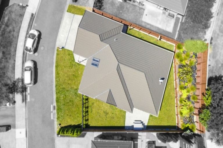 Photo of property in 6 Mcewen Crescent, Riverstone Terraces, Upper Hutt, 5018