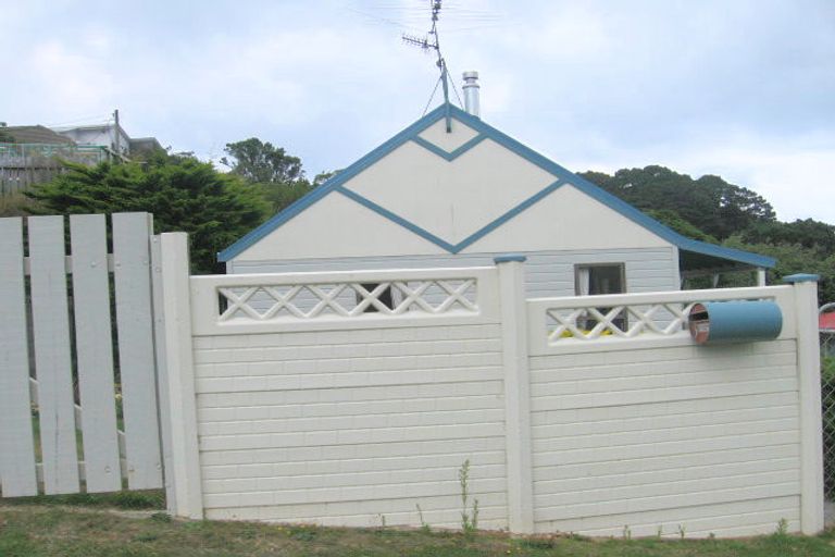 Photo of property in 3 Twomey Grove, Houghton Bay, Wellington, 6023