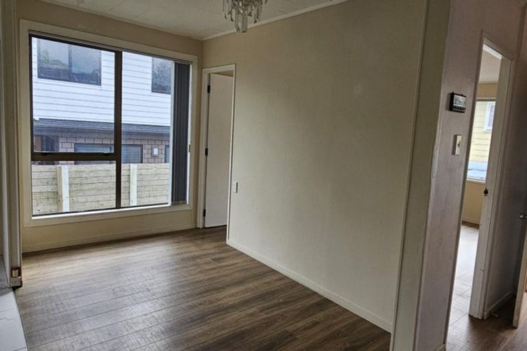 Photo of property in 13 Waari Avenue, Sunnyvale, Auckland, 0612