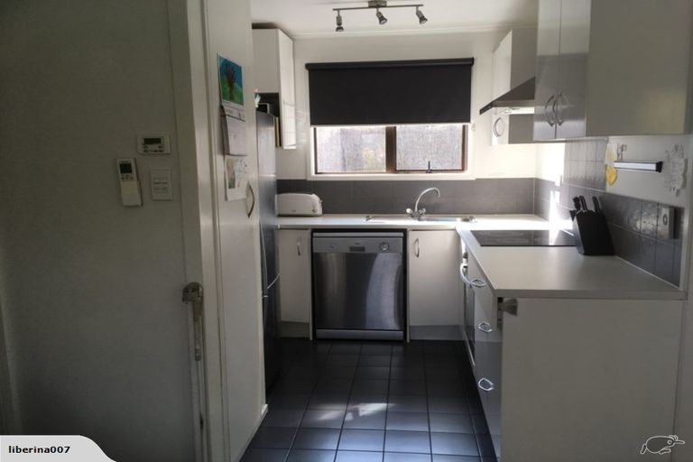 Photo of property in 15 Chislehurst Street, Henderson, Auckland, 0612