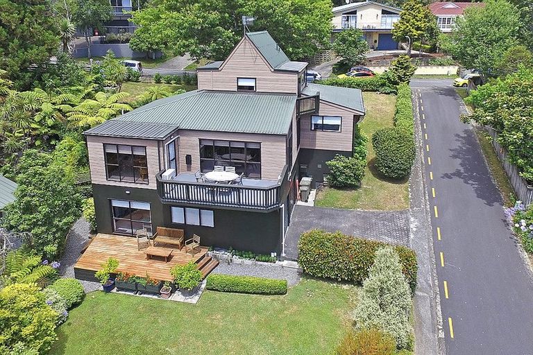 Photo of property in 3 Chichester Drive, Pinehaven, Upper Hutt, 5019