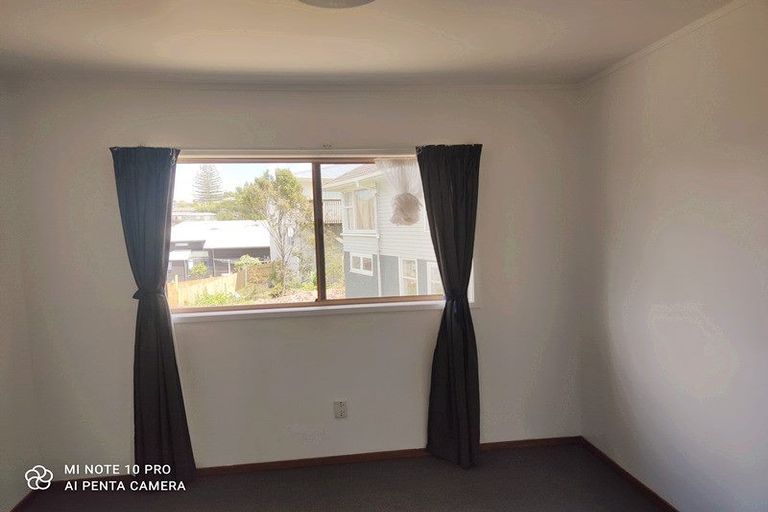 Photo of property in 81 Chivalry Road, Glenfield, Auckland, 0629