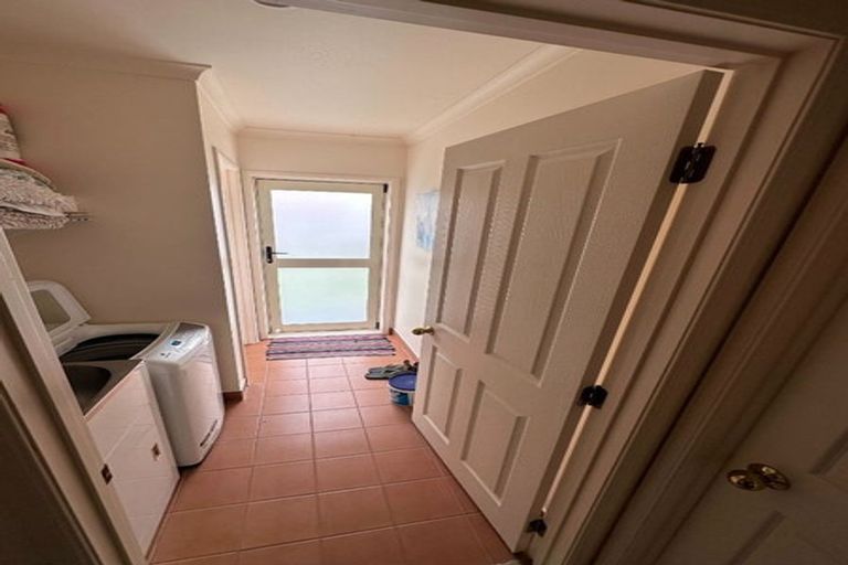 Photo of property in 6 Beragh Place, East Tamaki, Auckland, 2016