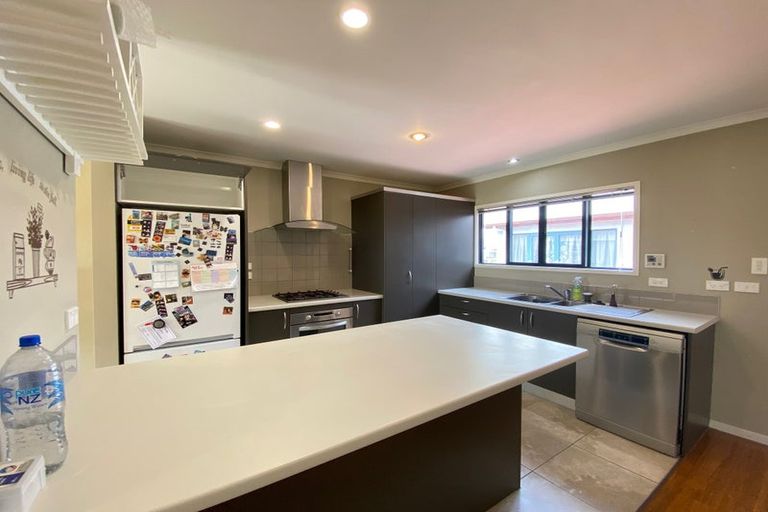 Photo of property in 14 Vicente Place, Oteha, Auckland, 0632