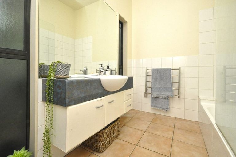 Photo of property in 2/710 East Coast Road, Milford, Auckland, 0620