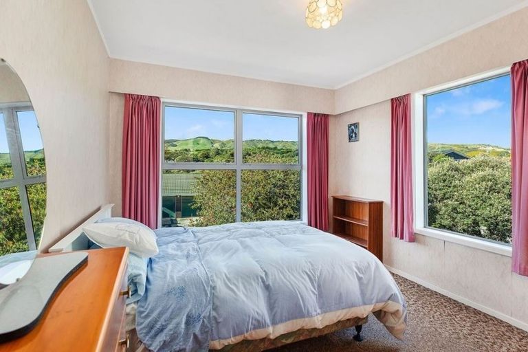 Photo of property in 9 Mckeefry Grove, Tawa, Wellington, 5028