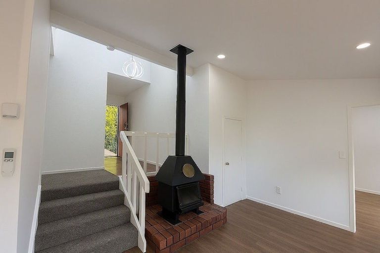 Photo of property in 14 Elsted Place, Goodwood Heights, Auckland, 2105