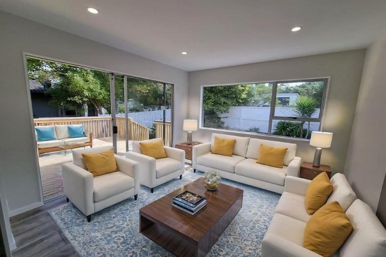 Photo of property in 216 Glamorgan Drive, Northcross, Auckland, 0630