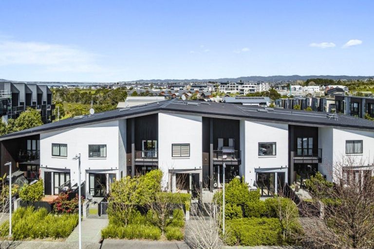 Photo of property in 39 Rangihina Road, Hobsonville, Auckland, 0616