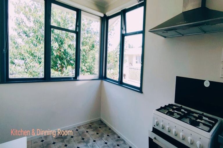 Photo of property in 8 Granby Place, Westown, New Plymouth, 4310