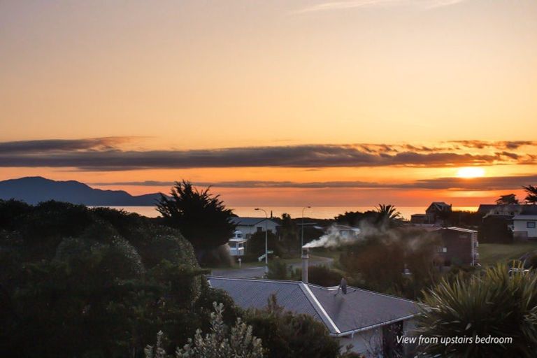 Photo of property in 18 Kitchener Street, Te Horo Beach, Otaki, 5581