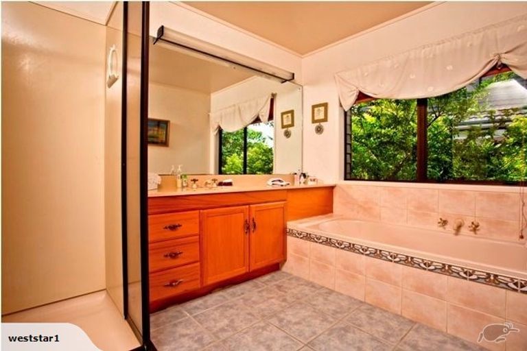 Photo of property in 31 Kenmure Avenue, Forrest Hill, Auckland, 0620