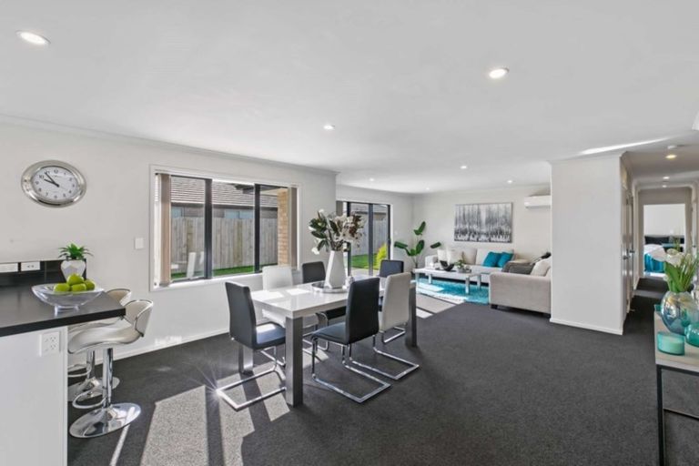 Photo of property in 37 Rainey Crescent, Papamoa Beach, Papamoa, 3118