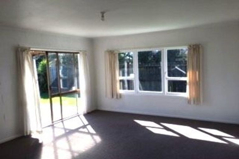 Photo of property in 2/318 Royal Road, Massey, Auckland, 0614
