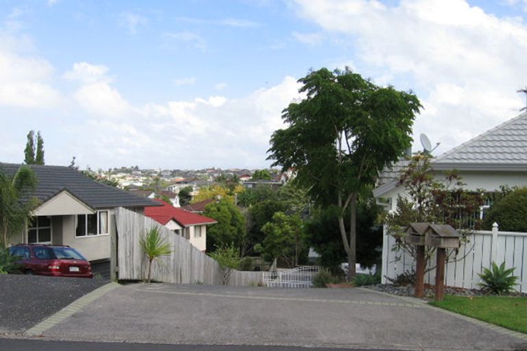 Photo of property in 5 Oystergrove Road, West Harbour, Auckland, 0618